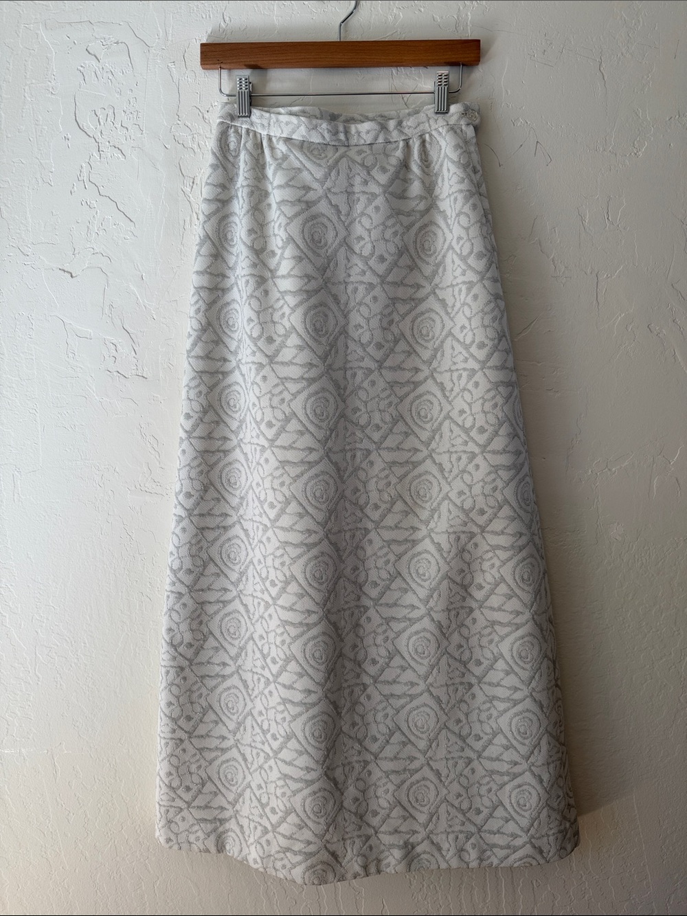 Vintage 1970s Women's White Silver Geometric Pattern A-Line Long Skirt